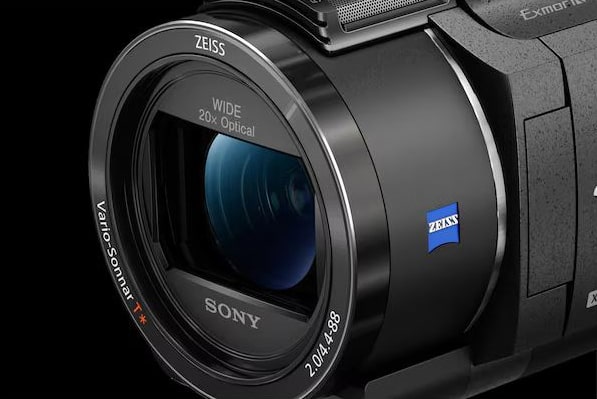 La caméra SONY AX43 bénéficie d'un vrai zoom optique pour une qualité vidéo optimale